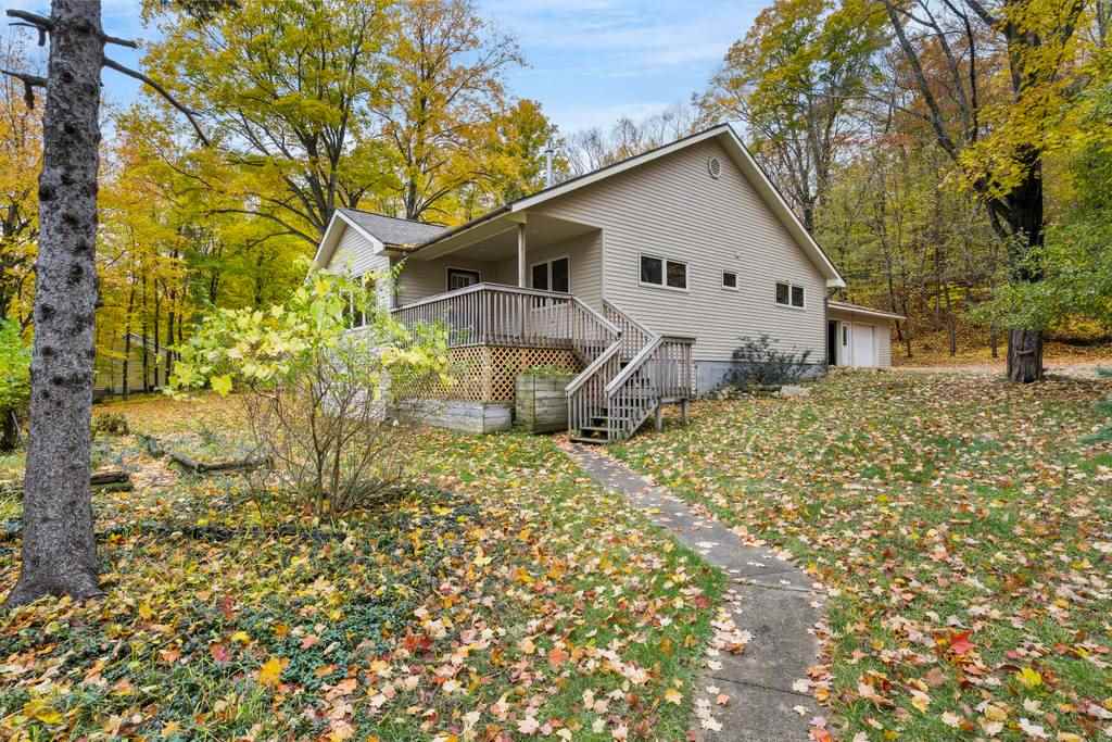 5412 Lakeshore Rd Boyne City, MI Property Details