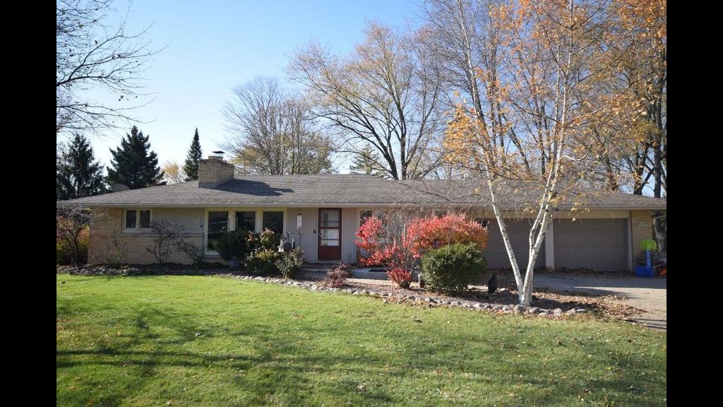 N76W14321 Lari Lou Dr Menomonee Falls, WI Property Details